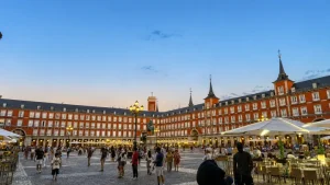 Qué ver en el centro de Madrid: Plaza Mayor de Madrid al atardecer