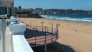 Playa de El Sardinero en Santander vista desde el mirador de Piquío