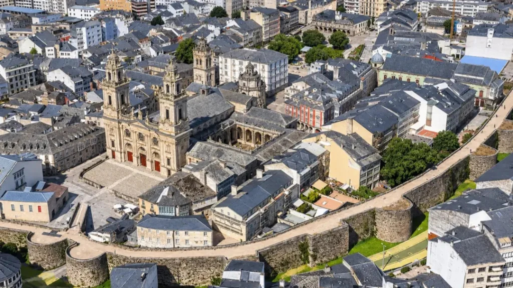 Qué ver en Lugo: tour a pie entre murallas romanas